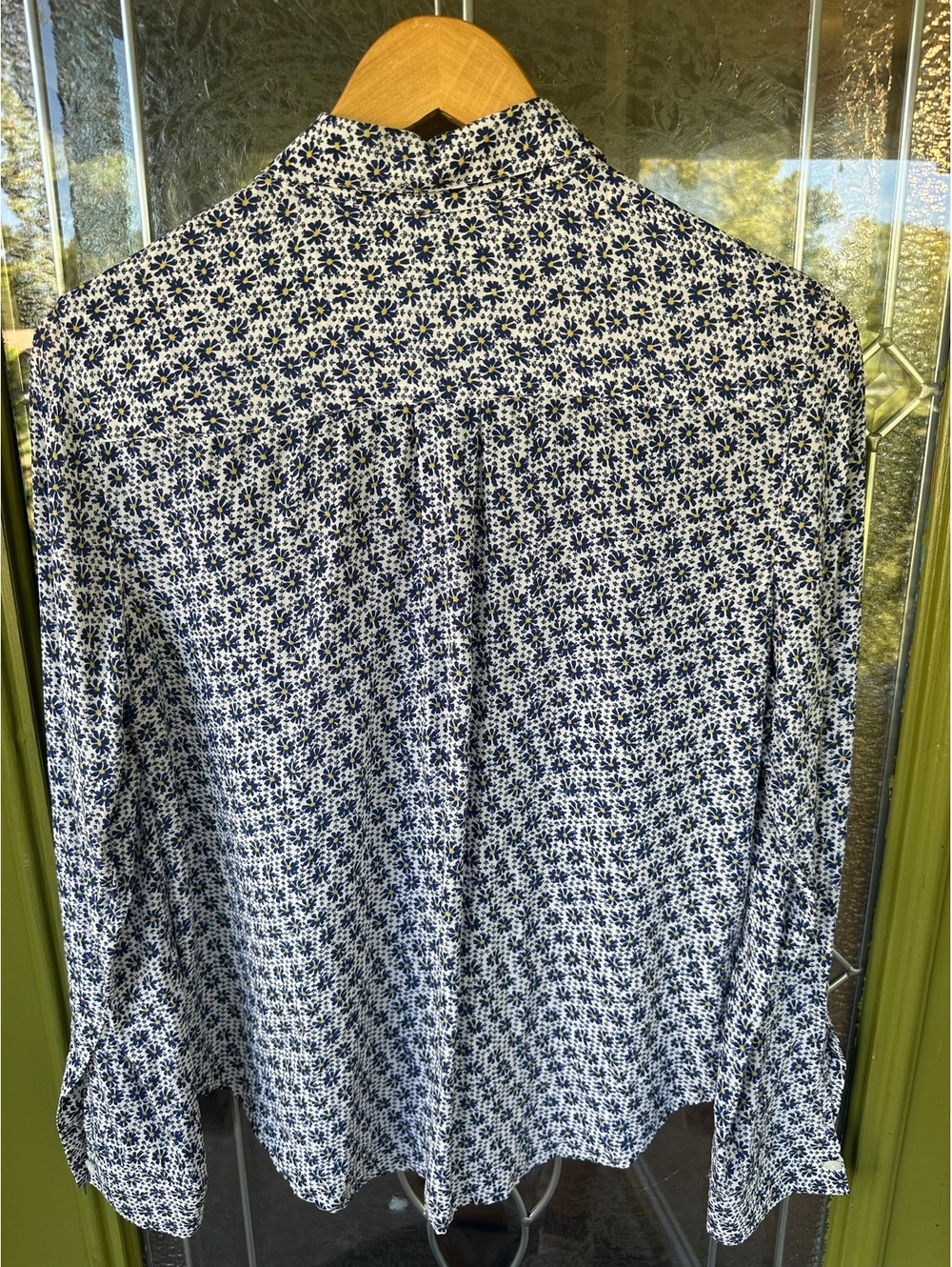 Ann Taylor 100% silk long sleeve women’s small navy blue floral button up blouse - Picture 6 of 7